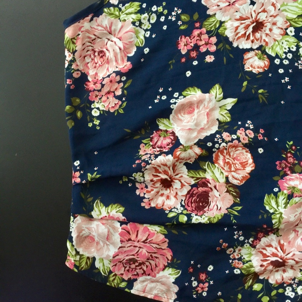 ⬇️COLOR SWATCH Floral Tank Top - Picture 5 of 7